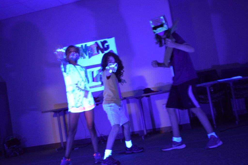 actors in blacklight